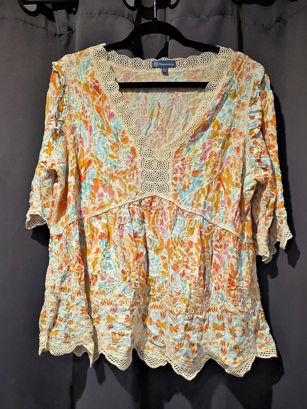 Democracy Women's Flutter Sleeve Scalloped Crochet Top Floral Tunic Cream &